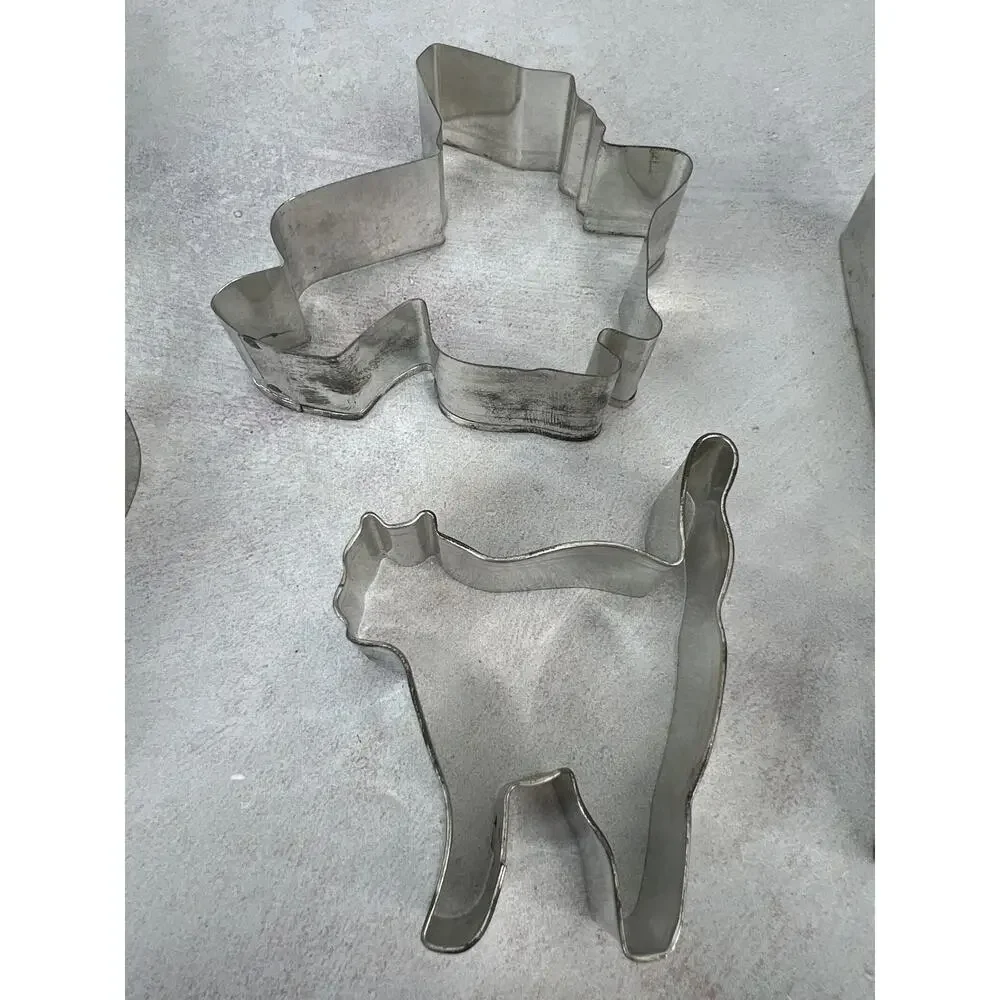 Lot of‎ 13 variety Cookie Cutters